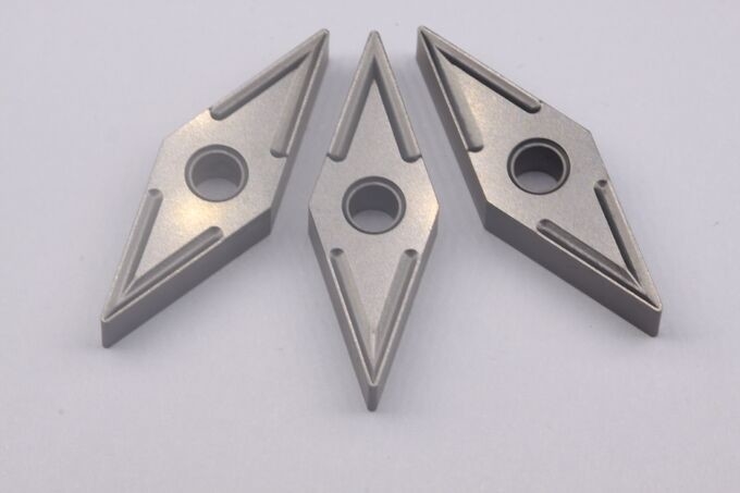Inserções de gerencio do diamante cinzento da cor para as ferramentas divisoras VNMG160408-MU do torno do CNC
