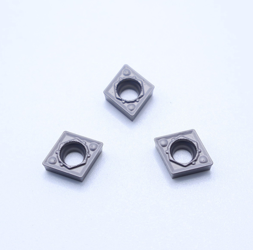 Superfície lisa MC5015 Grau CCMT060204-1HQ Ferramentas de corte de cermet inseridas com boa resistência à fratura