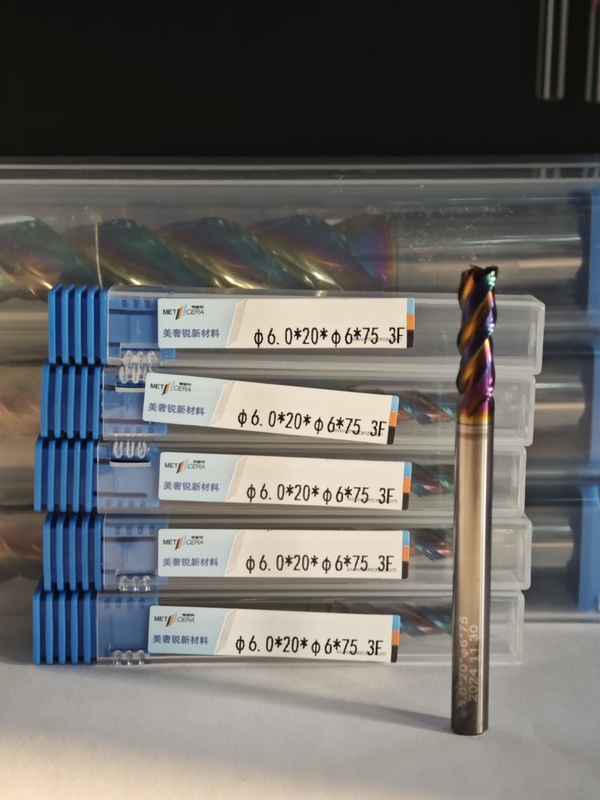 Moinho de acabamento de carburo revestido MAE PLUS para processamento de metais não ferrosos, alumínio e cobre Φ6.0x20x6Dx75mm