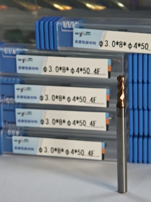 MPE4 Revestimento AlCr Revestimento HRC55-60 Corte de moagem de carburo sólido 4 Flute Flat End Mill 3mm φ3.0 x 8 x φ4 x 50mm