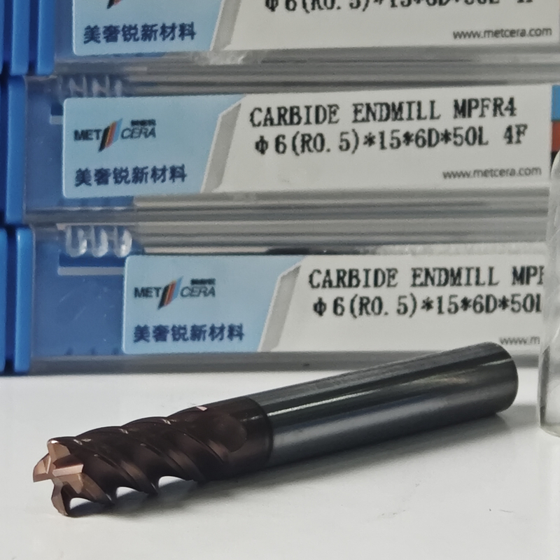 Máquinas de corte de carburo sólido 4 flautas moinho de nariz redondo 6mm Φ6 R0.5 X15x6Dx50mm Para peça de aço pré-endurecida